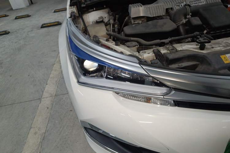 Used Toyota Corolla 2017 Revised Dual-Engine 1.8L E-CVT Leading Edition Right Front Headlight
