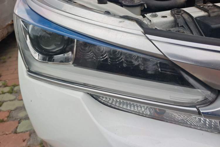 Used Toyota Corolla 2017 Revised Dual-Engine 1.8L E-CVT Leading Edition Right Front Headlight