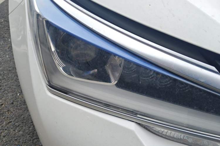 Used Toyota Corolla 2017 Revised Dual-Engine 1.8L E-CVT Leading Edition Right Front Headlight