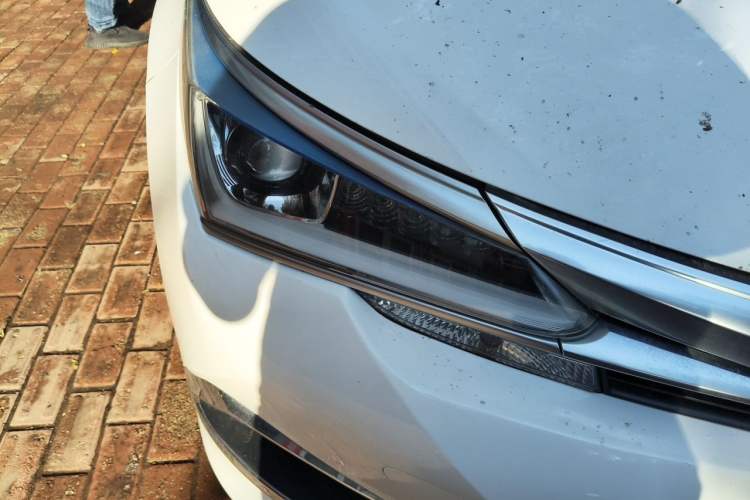 Used Toyota Corolla 2017 Revised Dual-Engine 1.8L E-CVT Leading Edition Right Front Headlight