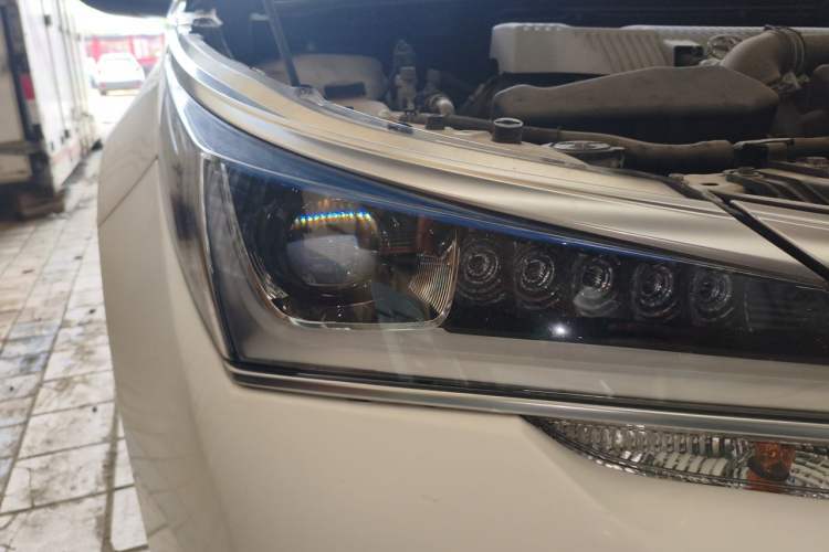 Used Toyota Corolla 2017 Revised Dual-Engine 1.8L E-CVT Leading Edition Right Front Headlight