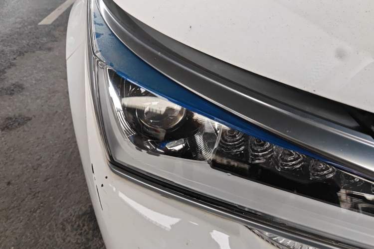 Used Toyota Corolla 2017 Revised Dual-Engine 1.8L E-CVT Elite Edition Right Front Headlight
