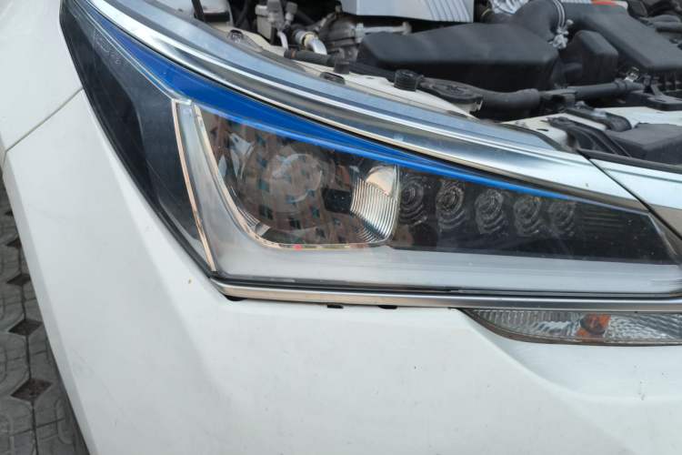 Used Toyota Corolla 2017 Revised Dual-Engine 1.8L E-CVT Leading Edition Right Front Headlight