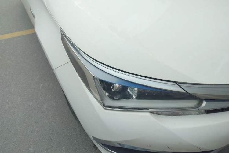 Used Toyota Corolla 2017 Revised Dual-Engine 1.8L E-CVT Elite Edition Right Front Headlight