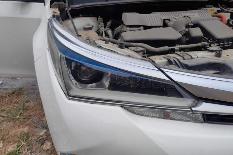 Used Toyota Corolla 2017 Revised Dual-Engine 1.8L E-CVT Leading Edition Right Front Headlight