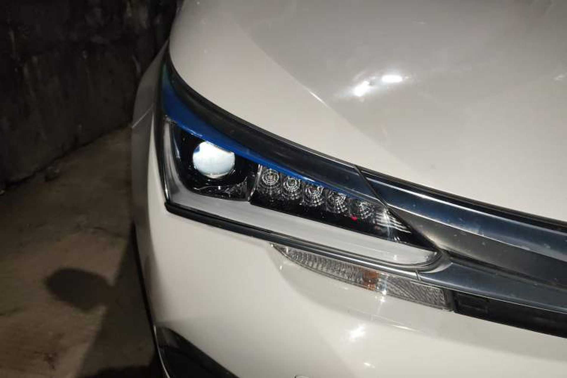 Used Toyota Corolla 2017 Revised Dual-Motor 1.8L E-CVT Pioneer Edition Right Front Headlight