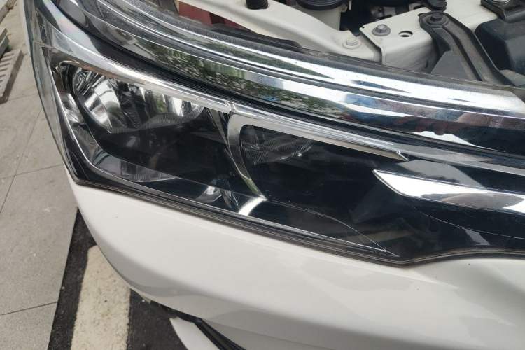 Used Toyota Corolla 2017 Revised Version 1.2T Manual GL-i Right Front Headlight