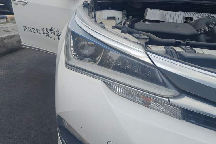 Used Toyota Corolla 2017 Revised Dual-Engine 1.8L E-CVT Elite Edition Right Front Headlight