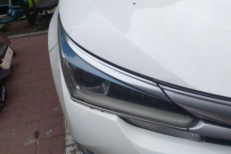 Used Toyota Corolla 2017 Revised Dual-Engine 1.8L E-CVT Elite Edition Right Front Headlight