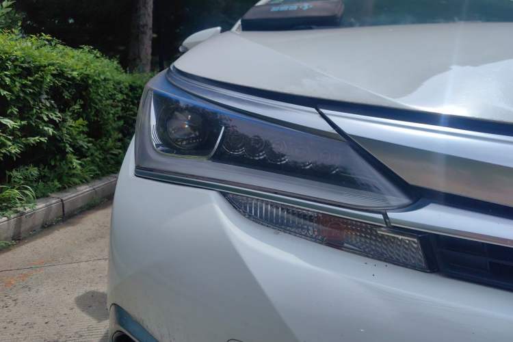 Used Toyota Corolla 2017 Revised Dual-Engine 1.8L E-CVT Leading Edition Right Front Headlight