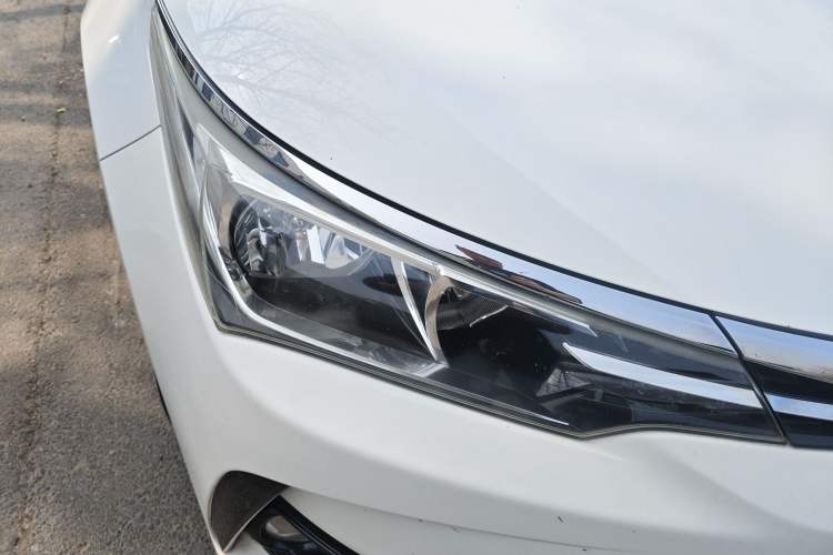 Used Toyota Corolla 2017 Revised Version 1.2T S-CVT GL-i Right Front Headlight