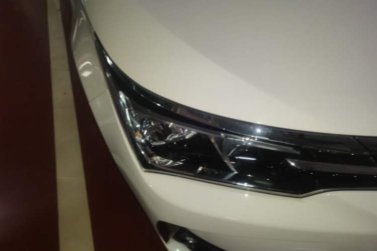 Used Toyota Corolla 2017 Revised Version 1.2T Manual GL Right Front Headlight