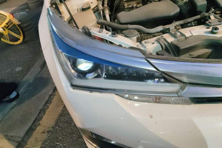 Used Toyota Corolla 2017 Revised Dual-Engine 1.8L E-CVT Elite Edition Right Front Headlight