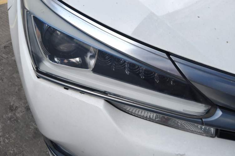Used Toyota Corolla 2017 Revised Dual-Engine 1.8L E-CVT Leading Edition Right Front Headlight