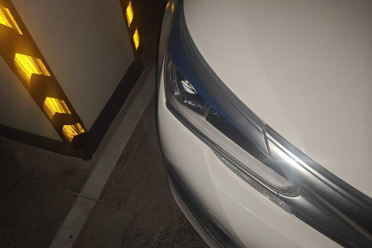 Used Toyota Corolla 2017 Revised Dual-Engine 1.8L E-CVT Leading Edition Right Front Headlight