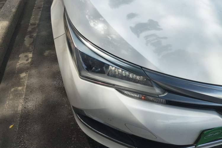 Used Toyota Corolla 2017 Revised Dual-Engine 1.8L E-CVT Elite Edition Right Front Headlight
