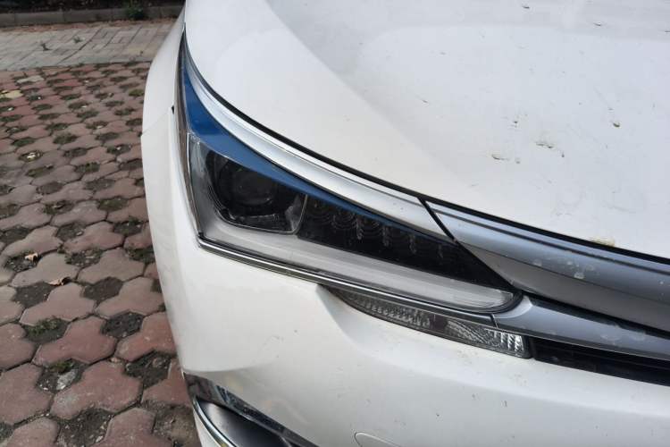 Used Toyota Corolla 2017 Revised Dual-Engine 1.8L E-CVT Leading Edition Right Front Headlight
