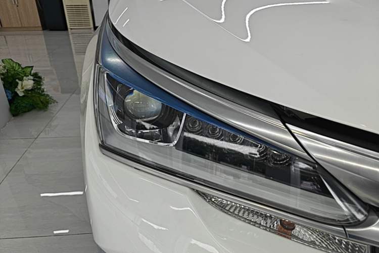 Used Toyota Corolla 2017 Revised Dual-Engine 1.8L E-CVT Leading Edition Right Front Headlight