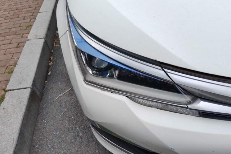 Used Toyota Corolla 2017 Revised Dual-Engine 1.8L E-CVT Leading Edition Right Front Headlight