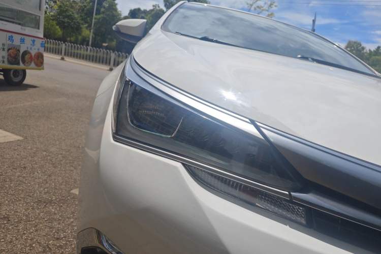 Used Toyota Corolla 2017 Revised Dual-Engine 1.8L E-CVT Leading Edition Right Front Headlight