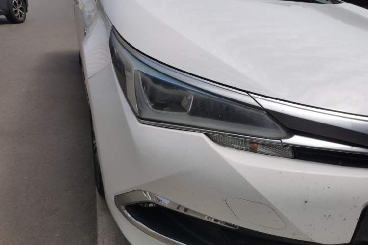 Used Toyota Corolla 2017 Revised Dual-Engine 1.8L E-CVT Leading Edition Right Front Headlight