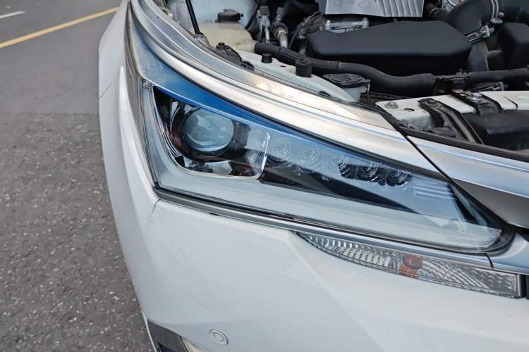Used Toyota Corolla 2017 Revised Dual-Engine 1.8L E-CVT Leading Edition Right Front Headlight