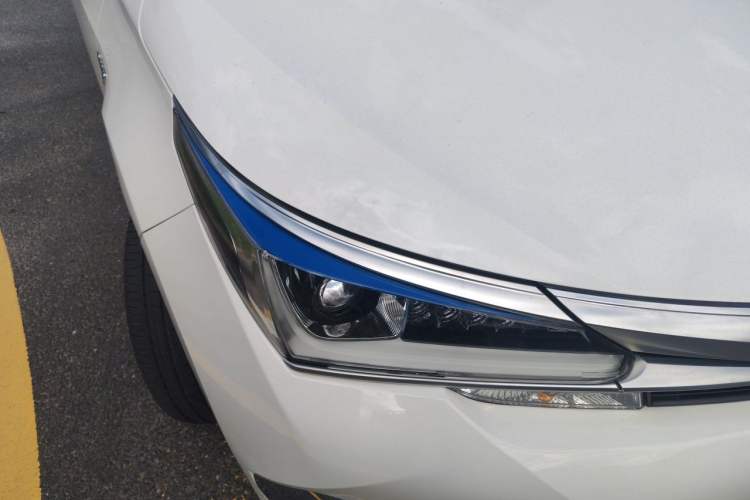 Used Toyota Corolla 2017 Revised Dual-Engine 1.8L E-CVT Elite Edition Right Front Headlight