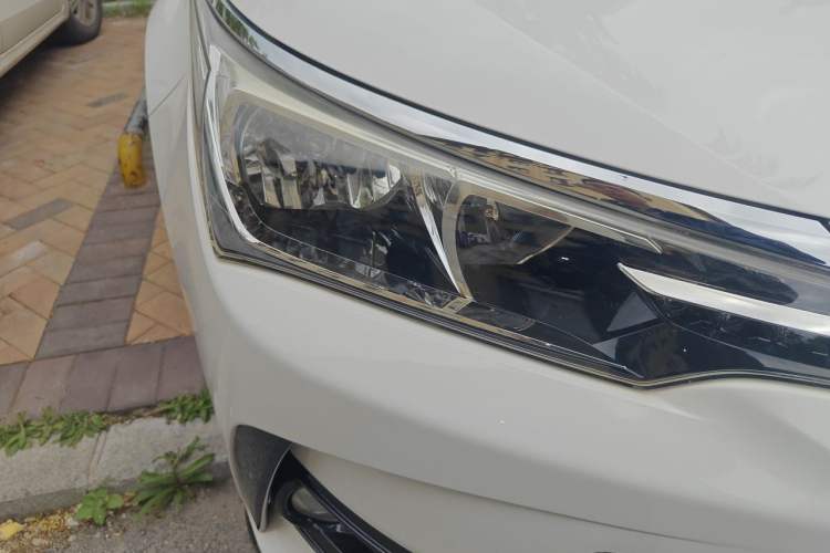 Used Toyota Corolla 2017 Revised Version 1.2T S-CVT GL-i Right Front Headlight