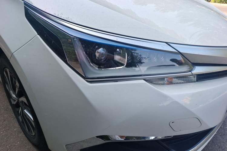 Used Toyota Corolla 2017 Revised Dual-Engine 1.8L E-CVT Leading Edition Right Front Headlight