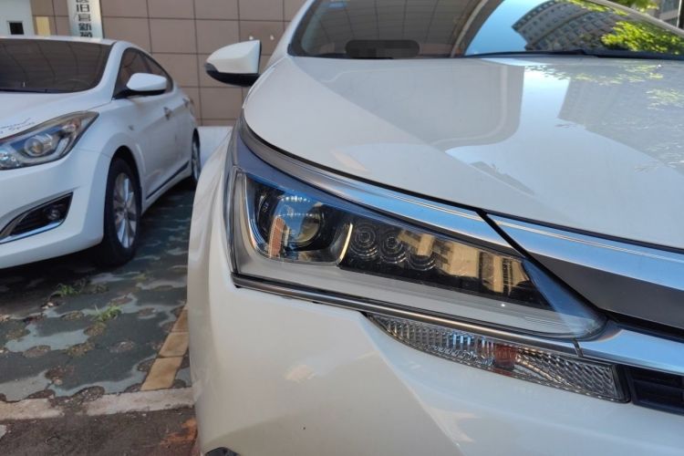 Used Toyota Corolla 2017 Revised Dual-Engine 1.8L E-CVT Elite Edition Right Front Headlight