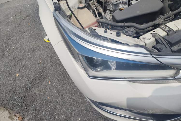 Used Toyota Corolla 2017 Revised Dual-Engine 1.8L E-CVT Leading Edition Right Front Headlight