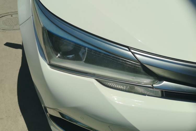 Used Toyota Corolla 2017 Revised Dual-Engine 1.8L E-CVT Elite Edition Right Front Headlight