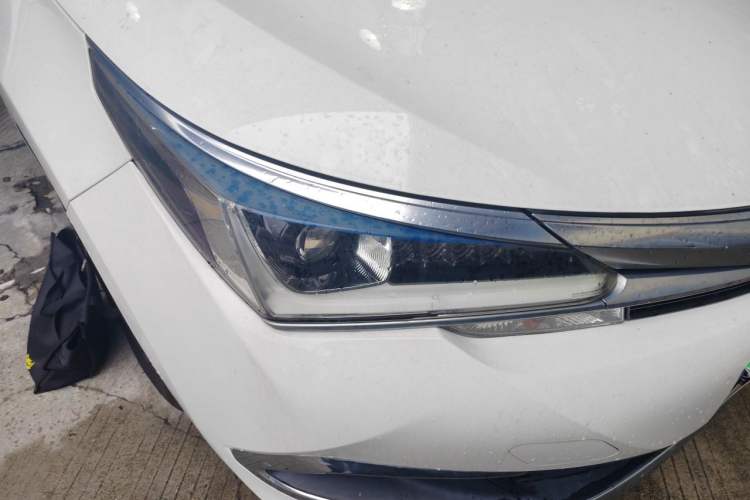 Used Toyota Corolla 2017 Revised Dual-Engine 1.8L E-CVT Leading Edition Right Front Headlight