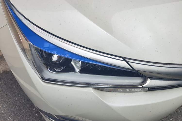 Used Toyota Corolla 2017 Revised Dual-Engine 1.8L E-CVT Luxury Edition Right Front Headlight