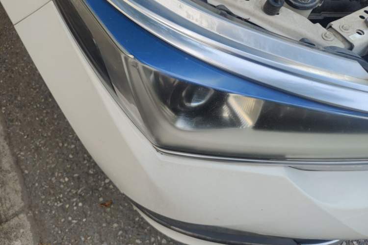 Used Toyota Corolla 2017 Revised Dual-Engine 1.8L E-CVT Elite Edition Right Front Headlight