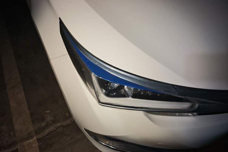 Used Toyota Corolla 2017 Revised Dual-Engine 1.8L E-CVT Elite Edition Right Front Headlight