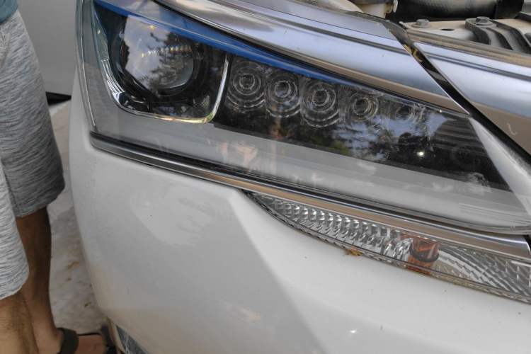 Used Toyota Corolla 2017 Revised Dual-Engine 1.8L E-CVT Leading Edition Right Front Headlight