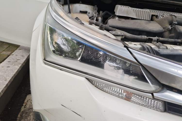 Used Toyota Corolla 2017 Revised Dual-Engine 1.8L E-CVT Luxury Edition Right Front Headlight