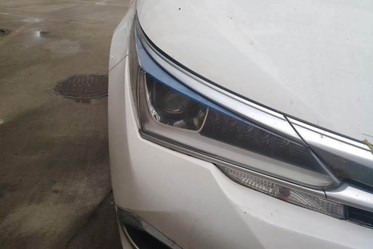 Used Toyota Corolla 2017 Revised Dual-Engine 1.8L E-CVT Leading Edition Right Front Headlight