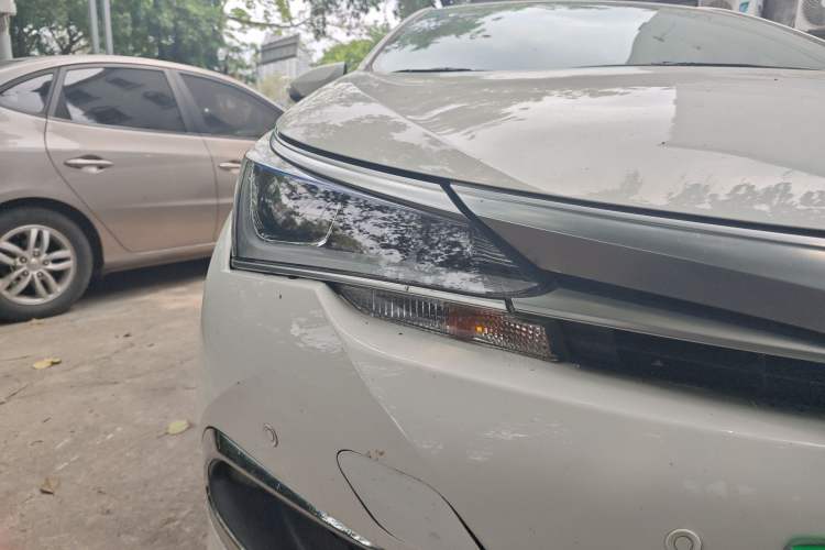 Used Toyota Corolla 2017 Revised Dual-Engine 1.8L E-CVT Leading Edition Right Front Headlight