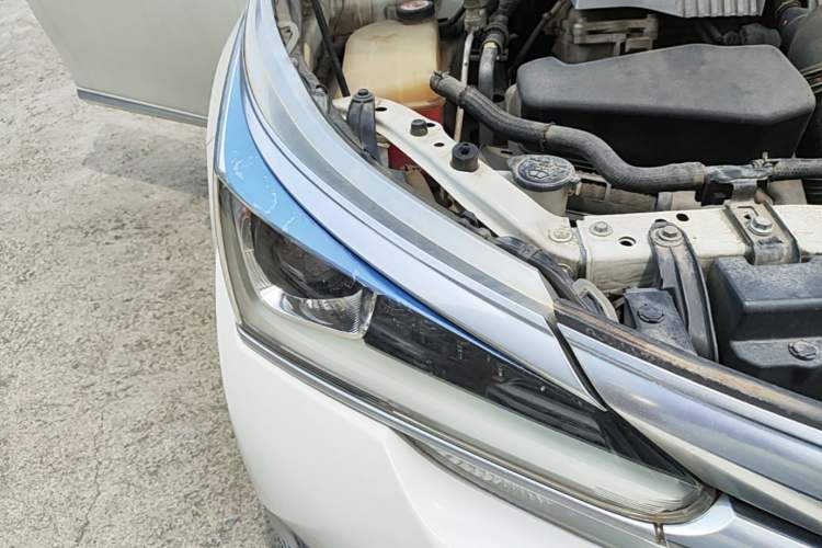 Used Toyota Corolla 2017 Revised Dual-Engine 1.8L E-CVT Elite Edition Right Front Headlight