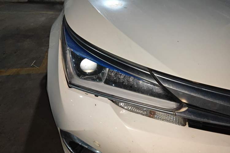 Used Toyota Corolla 2017 Revised Dual-Engine 1.8L E-CVT Leading Edition Right Front Headlight