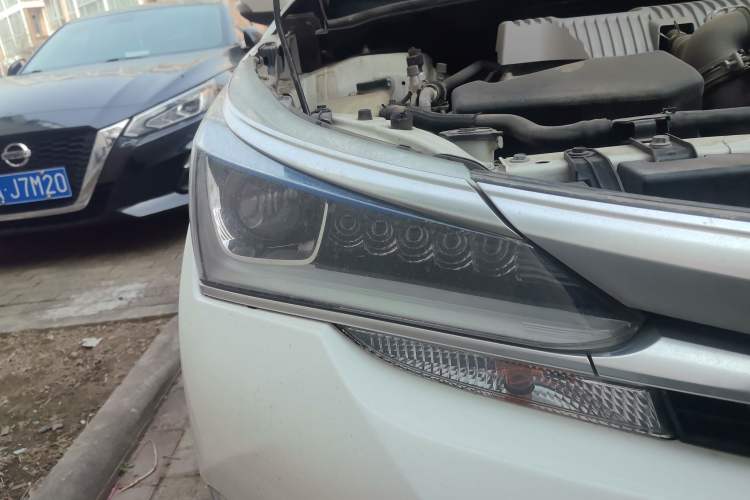 Used Toyota Corolla 2017 Revised Dual-Engine 1.8L E-CVT Elite Edition Right Front Headlight