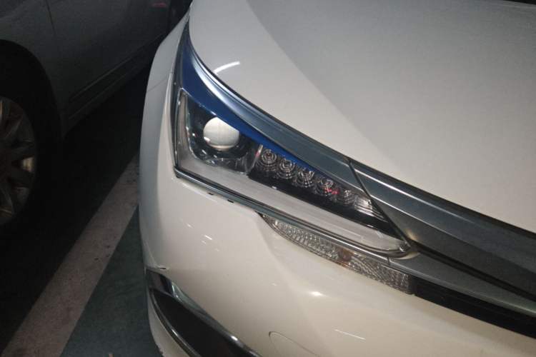 Used Toyota Corolla 2017 Revised Dual-Engine 1.8L E-CVT Leading Edition Right Front Headlight
