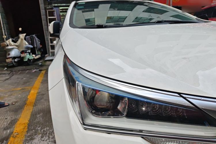 Used Toyota Corolla 2017 Revised Dual-Engine 1.8L E-CVT Elite Edition Right Front Headlight