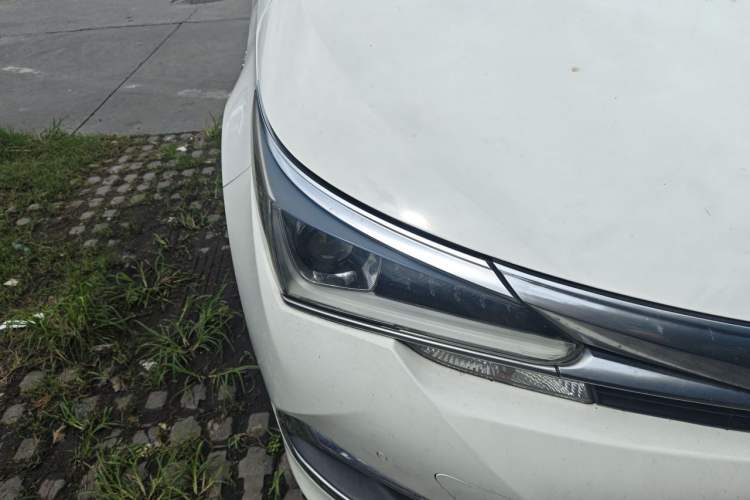 Used Toyota Corolla 2017 Revised Dual-Engine 1.8L E-CVT Elite Edition Right Front Headlight