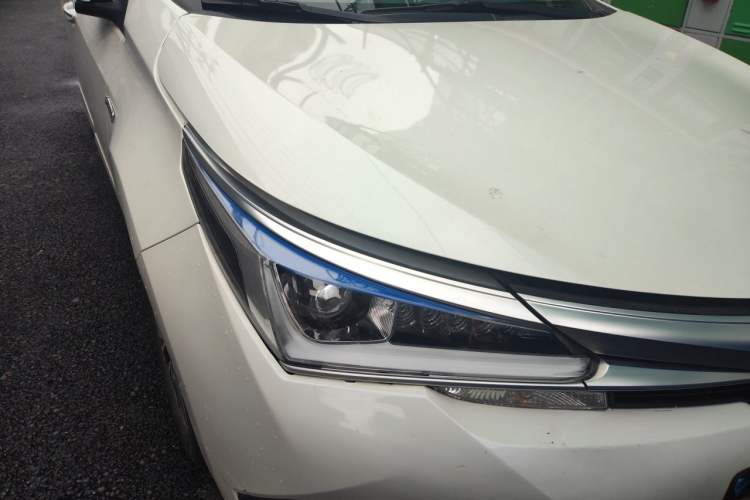 Used Toyota Corolla 2017 Revised Dual-Engine 1.8L E-CVT Elite Edition Right Front Headlight