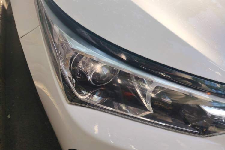 Used Toyota Corolla 2017 Revised Dual-Engine 1.8L E-CVT Leading Edition Right Front Headlight