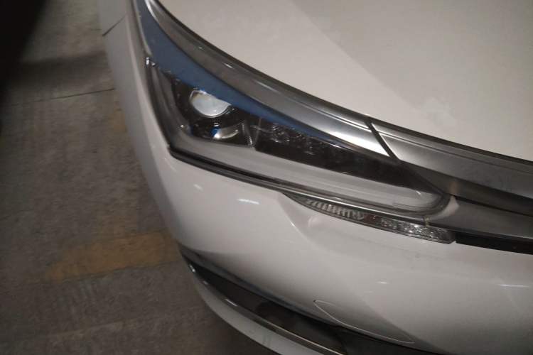 Used Toyota Corolla 2017 Revised Dual-Engine 1.8L E-CVT Leading Edition Right Front Headlight