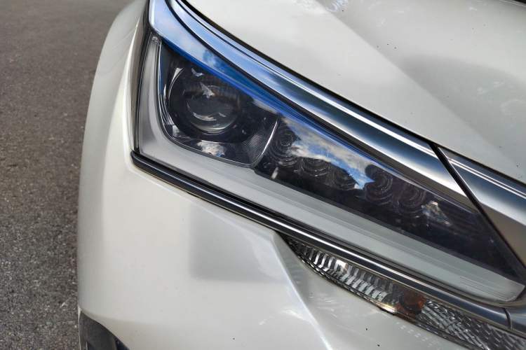 Used Toyota Corolla 2017 Revised Dual-Engine 1.8L E-CVT Elite Edition Right Front Headlight